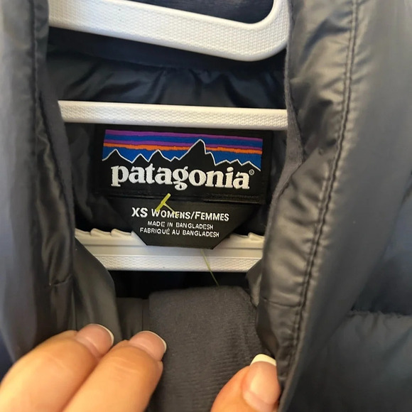 ! Women’s Patagonia Fiona puff parka in black - Picture 4 of 7